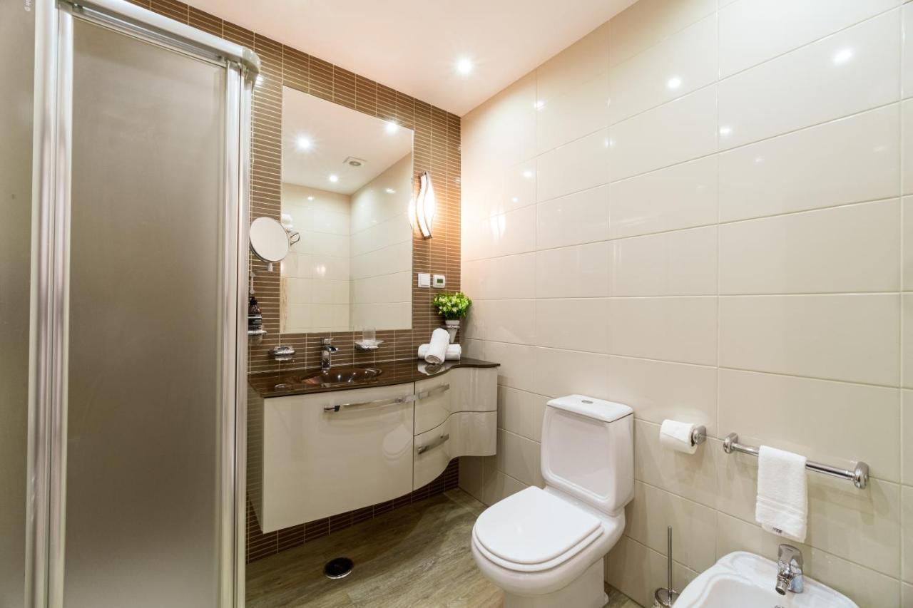 Historical City Center Penthouse อัลบูเฟรา ภายนอก รูปภาพ