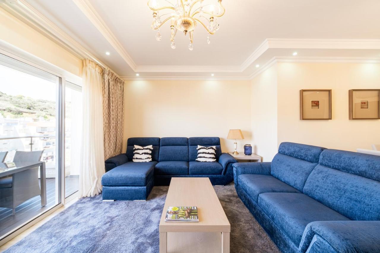 Historical City Center Penthouse อัลบูเฟรา ภายนอก รูปภาพ