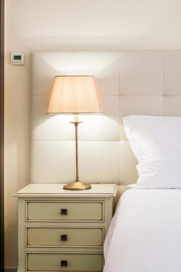 Historical City Center Penthouse อัลบูเฟรา ภายนอก รูปภาพ