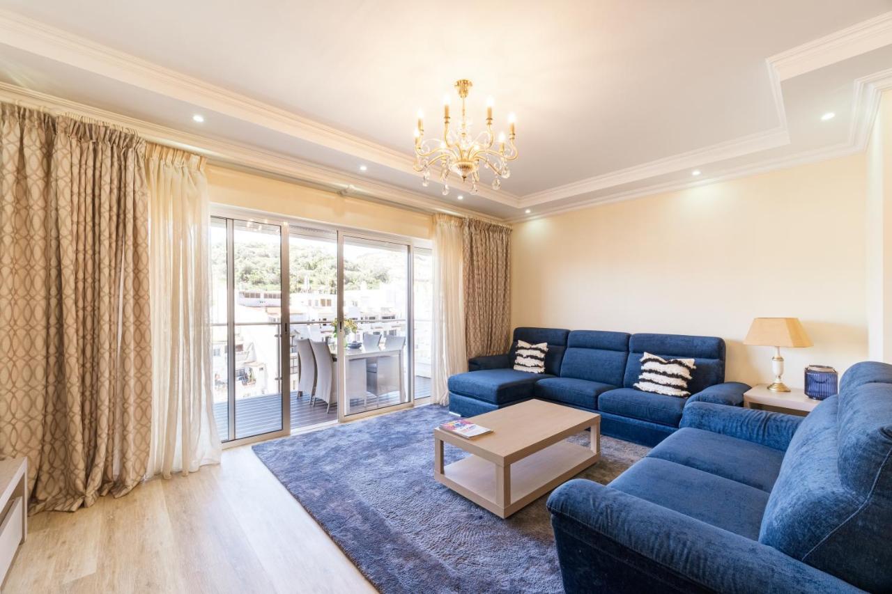 Historical City Center Penthouse อัลบูเฟรา ภายนอก รูปภาพ