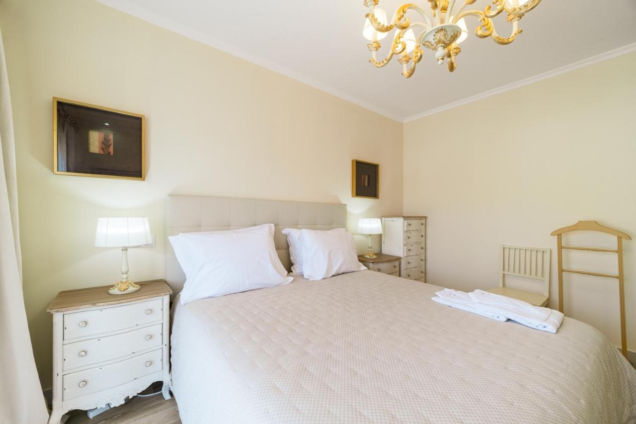 Historical City Center Penthouse อัลบูเฟรา ภายนอก รูปภาพ