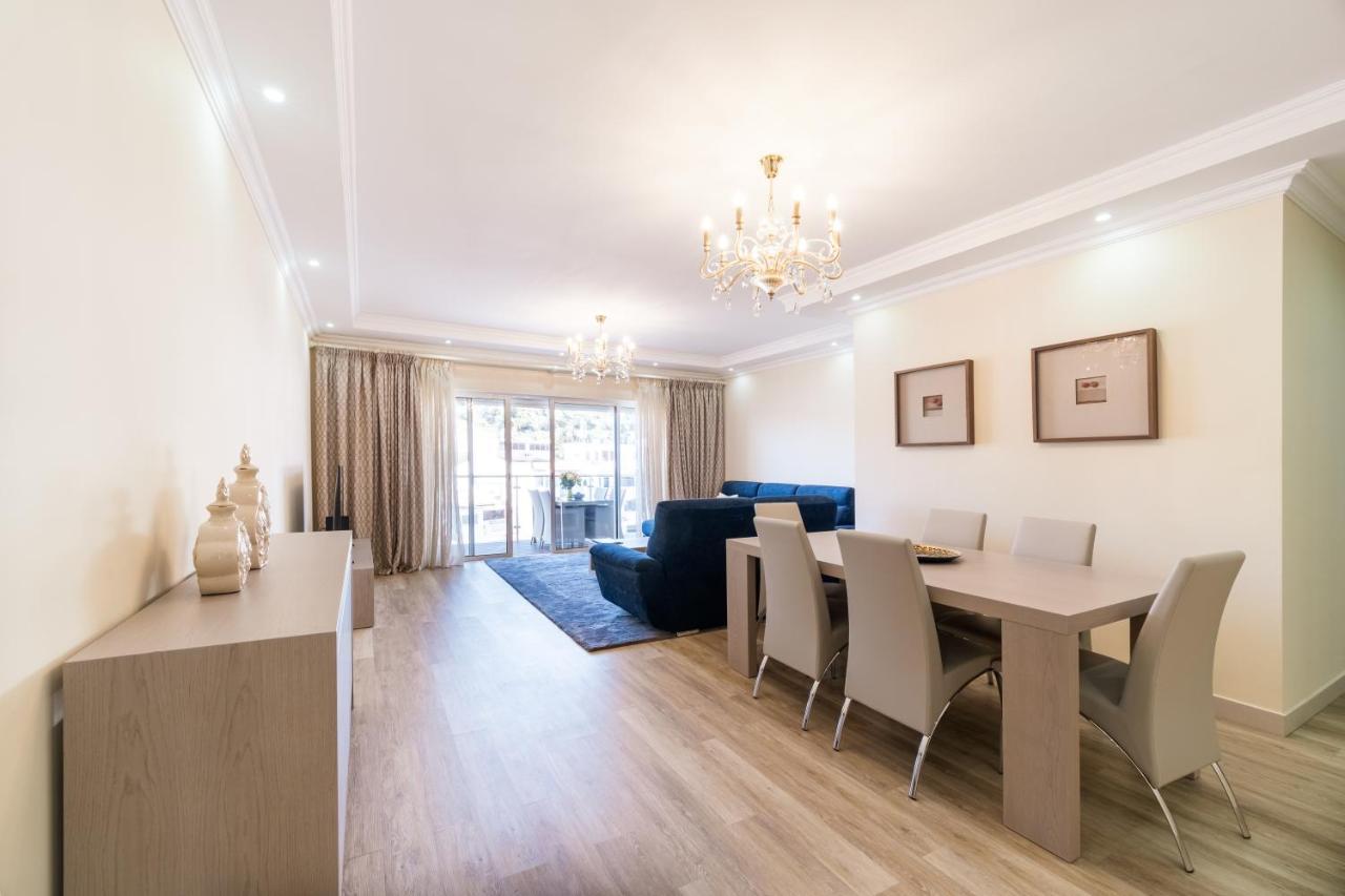 Historical City Center Penthouse อัลบูเฟรา ภายนอก รูปภาพ