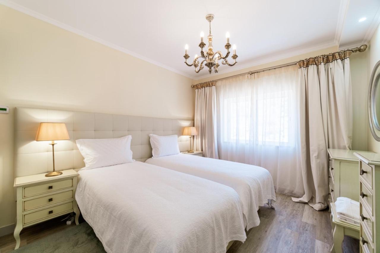Historical City Center Penthouse อัลบูเฟรา ภายนอก รูปภาพ