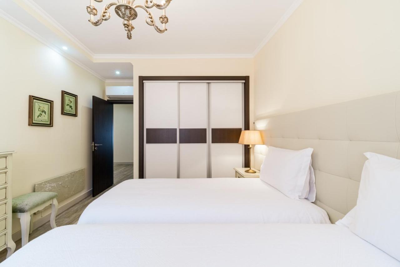 Historical City Center Penthouse อัลบูเฟรา ภายนอก รูปภาพ