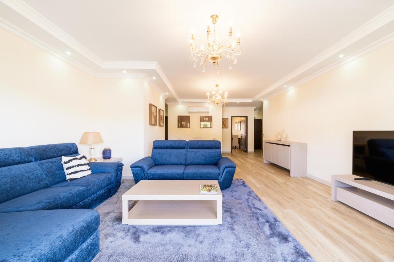 Historical City Center Penthouse อัลบูเฟรา ภายนอก รูปภาพ